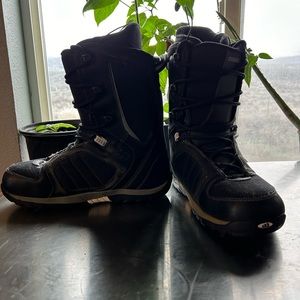 Morrow men’s size 9 snowboard boots